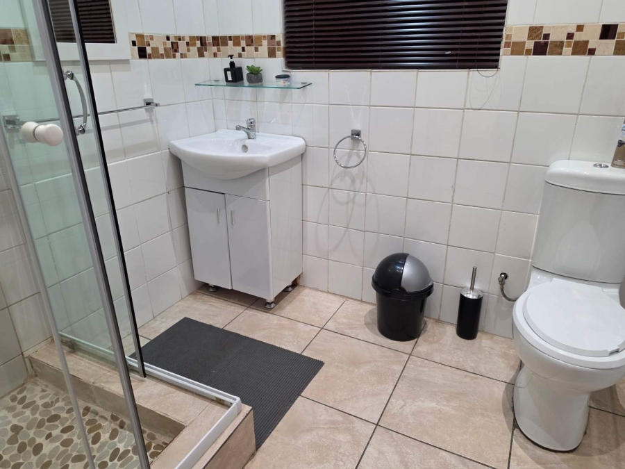 To Let 2 Bedroom Property for Rent in Rhodesdene Northern Cape